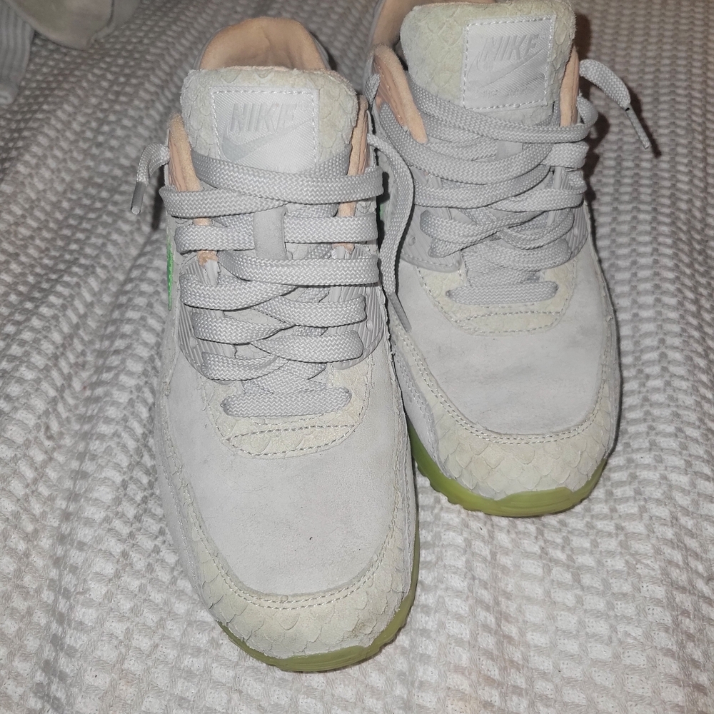 Nike Air Max Sneakers with Neon Green Accents - Picture 3 of 6